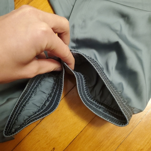 GUESS high rise satin jogger. Elastic waistband and cuffs. Green sage. Size L. - Picture 6 of 12